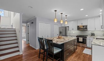 2535 Barrett Springs Dr, Ballwin, MO 63021