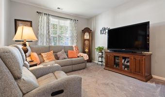 24 Pond View Cir, Barnegat, NJ 08005