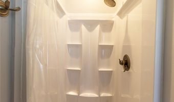 126 Greenbriar Dr, Aurora, OH 44202