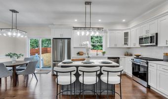 41 Avondale Ln, Aberdeen, NJ 07747