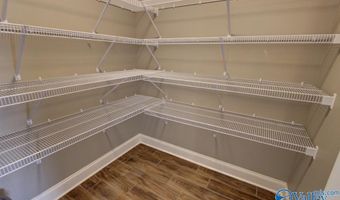22947 Pin Oak Dr, Athens, AL 35613