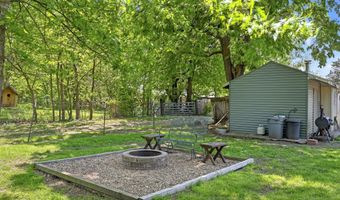 335 E Cofield St, Aurora, MO 65605