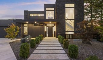 985 SE RIMROCK Ln, Milwaukie, OR 97267