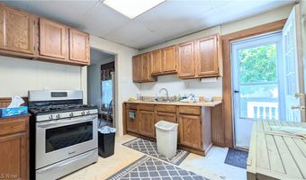 131 Grove Dr, Ashtabula, OH 44004
