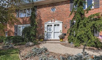 2222 Delaware Dr, Ann Arbor, MI 48103