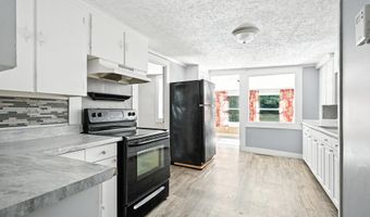 133 Riverside Dr, Augusta, ME 04330