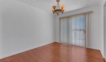 19 Spruce St, Beachwood, NJ 08722