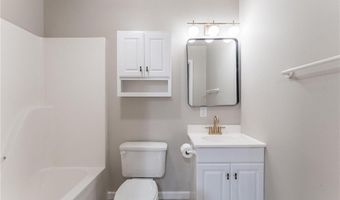 4 Gretchen Ln, Bella Vista, AR 72715
