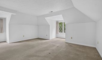 28 Buttonwood Rd, Bedford, NH 03110