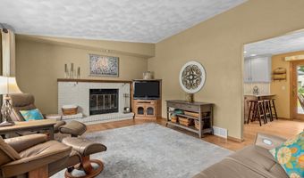 2623 W SUNNYVIEW Cir, Appleton, WI 54914