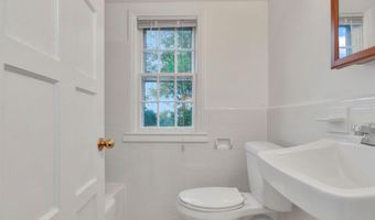 2826 JEFFERSON Dr, Alexandria, VA 22303
