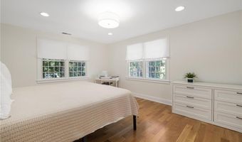 42 Camden Rd, Narragansett, RI 02882