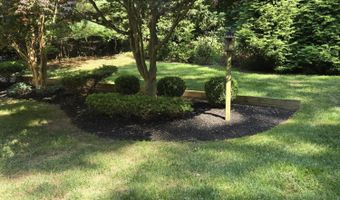 11 Lyon Rd, Middletown, NJ 07748