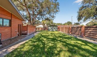 1813 Clare Dr, Alice, TX 78332