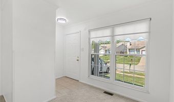 530 Spring Glen Dr, Ballwin, MO 63021