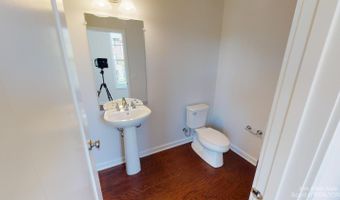 2704 S Spurway Dr, Ann Arbor, MI 48105