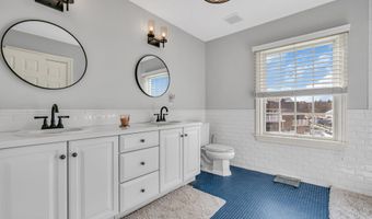 221 Magnolia Dr, Bayville, NJ 08721