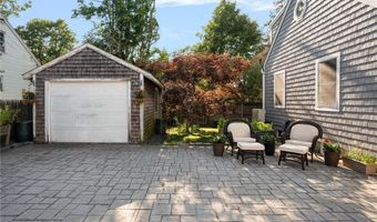 3 Harold St, Newport, RI 02840