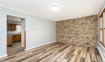 18 Holiday Dr, Albrightsville, PA 18210