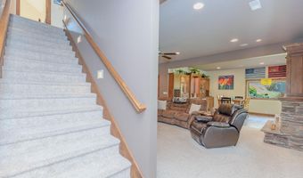 932 Emerald Pines Dr, Arnolds Park, IA 51331
