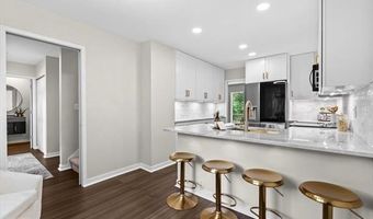 2208 Applewood Ct, Ann Arbor, MI 48103