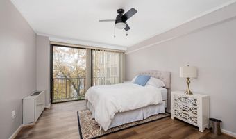 4141 N HENDERSON Rd 702, Arlington, VA 22203