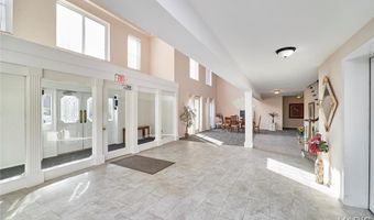 974 Claytonbrook Dr 1A, Ballwin, MO 63011