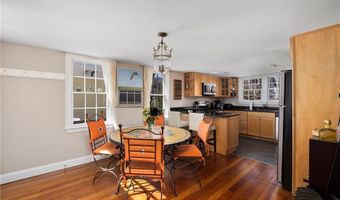28 Extension St, Newport, RI 02840