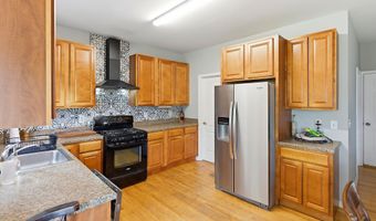 801 Cranberry Rd, Beachwood, NJ 08722