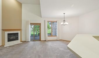 3354 N Stone Creek Cir, Madison, WI 53719
