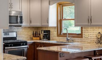 2623 W SUNNYVIEW Cir, Appleton, WI 54914