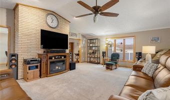 307 21st St NW, Austin, MN 55912