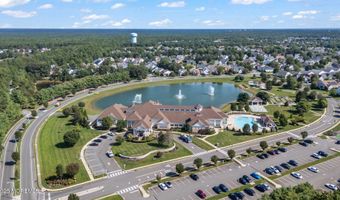 28 Pond View Cir, Barnegat, NJ 08005