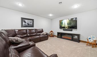 1515 Geneva Rd NE, Alexandria, MN 56308