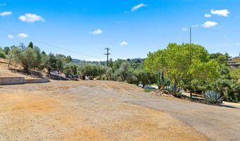 636 N Glen Oaks Dr, Alpine, CA 91901