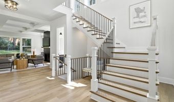 8202 MOCKINGBIRD Dr, Annandale, VA 22003
