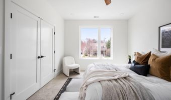 2001 N GEORGE MASON Dr, Arlington, VA 22207