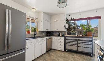 903 Manzano St NE, Albuquerque, NM 87110