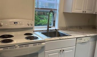 15 Clinton Ave 2, Newport, RI 02840