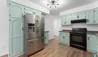 409 S 8th Ave, Brandon, SD 57005