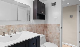 2016 N ADAMS St 508, Arlington, VA 22201