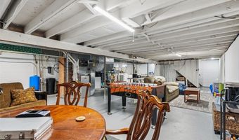 2087 Lake Rd, Akron, OH 44312