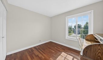 1141 Stonegate Rd, Algonquin, IL 60102