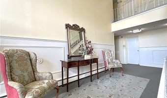 31 Park Lane Ct, Amherst, NY 14221