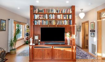 105 Avondale Heights Rd, Asheville, NC 28803