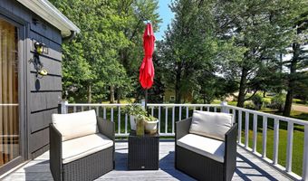 11 Ark Rd, Branford, CT 06405