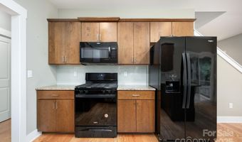 29 Crayton Park Dr, Asheville, NC 28803