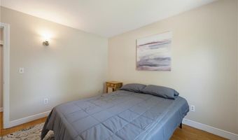 34 Foxhill Ave, Bristol, RI 02809