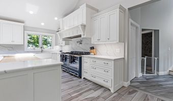 129 Loon Call Dr, Belgrade, ME 04917