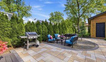 607 E Frederick St, Arlington Heights, IL 60004